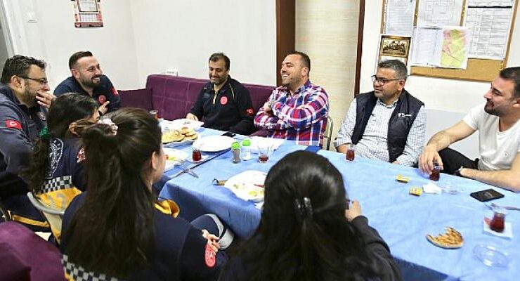 Ahmet Aydın Acil Servis çalışanları ile sahurda buluştu