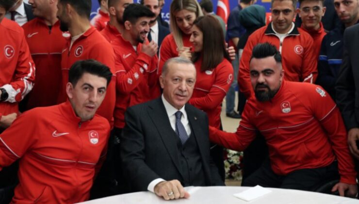 Cumhurbaşkanı Erdoğan sporun yıldızlarıyla buluştu